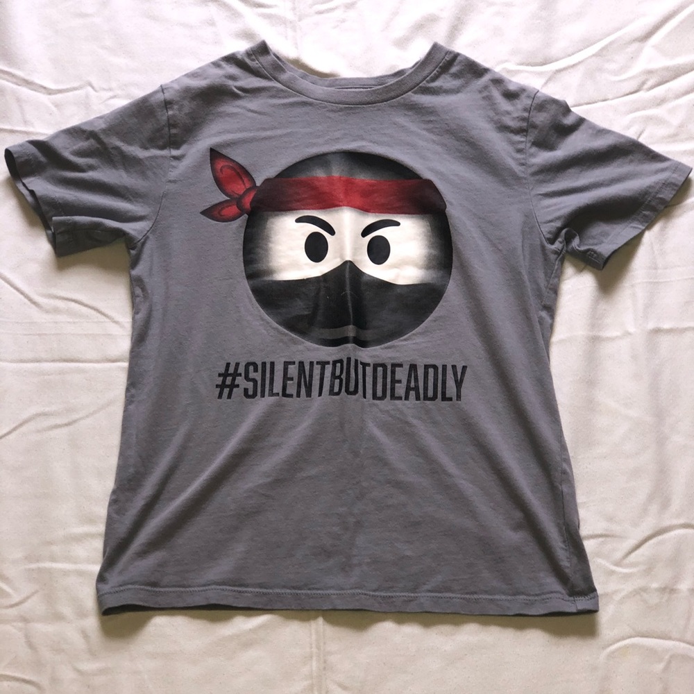 Grey t shirt